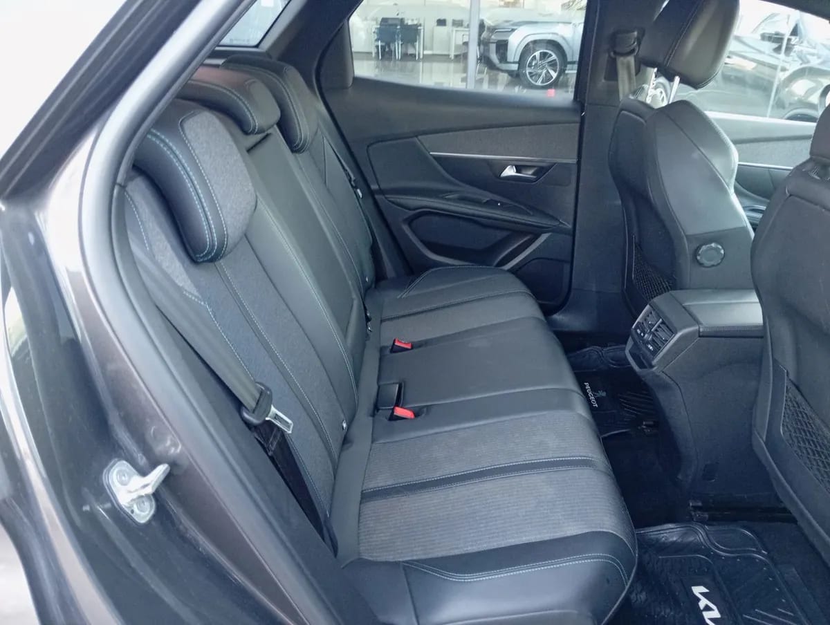 Peugeot 3008 1.5 Allure Pack Bluehdi 130 4x2 Eat8 5p año 2024