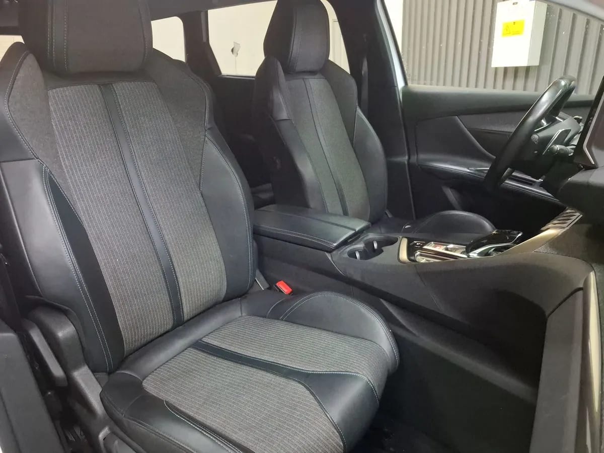 Peugeot 5008 1.5 Allure Pack Bluehdi 4x2 130 Eat8 5p año 2022