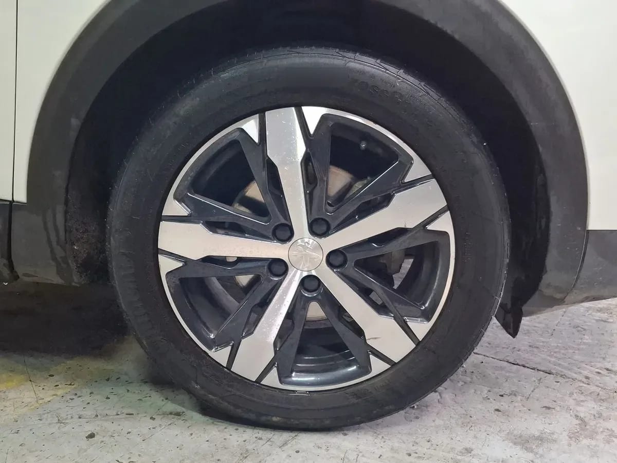 Peugeot 5008 1.5 Allure Pack Bluehdi 4x2 130 Eat8 5p año 2022