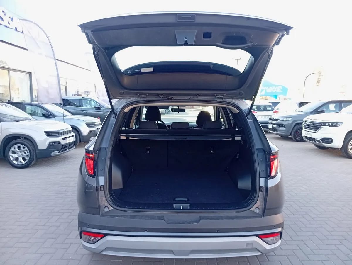 Hyundai Tucson 2.0 Nx4 Plus Fl Diesel 2wd At 5p año 2025