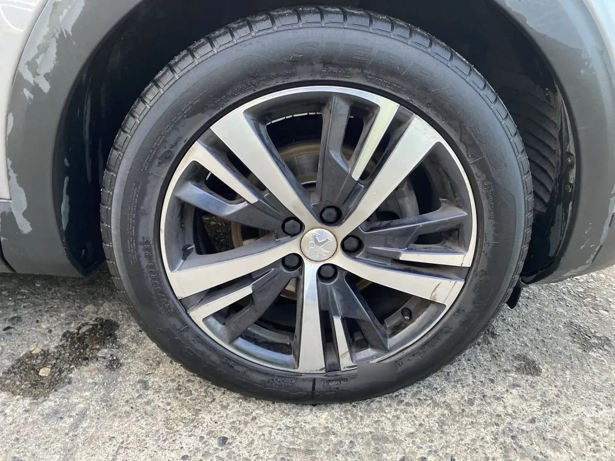 Peugeot 5008 1.5 Allure Bluehdi 4x2 130 Eat8 5p año 2020