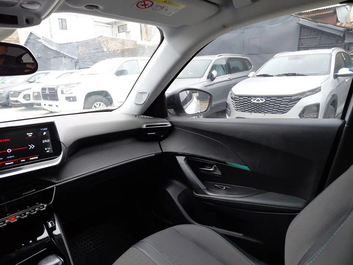 Peugeot 2008 1.2 Active Puretech 130 4x2 Mt 5p año 2022