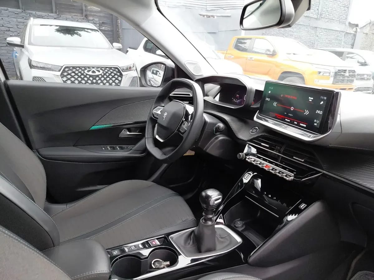 Peugeot 2008 1.2 Active Puretech 130 4x2 Mt 5p año 2022