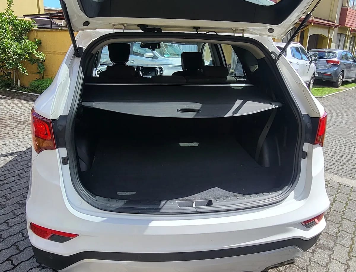 Hyundai SANTA FE 2.2 Dm Wgn Crdi Gls At 4x4 Diesel año 2017