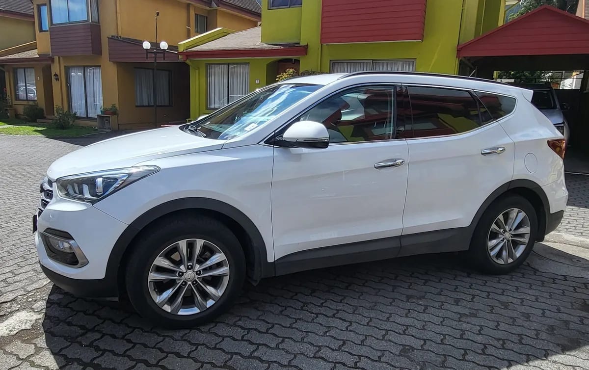 Hyundai SANTA FE 2.2 Dm Wgn Crdi Gls At 4x4 Diesel año 2017