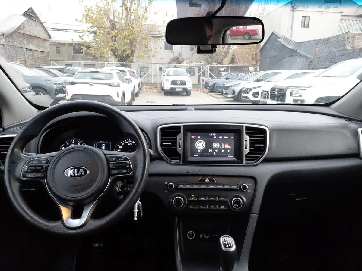 Kia Sportage 2.0 Lx 2wd Ac 6mt 5p año 2018