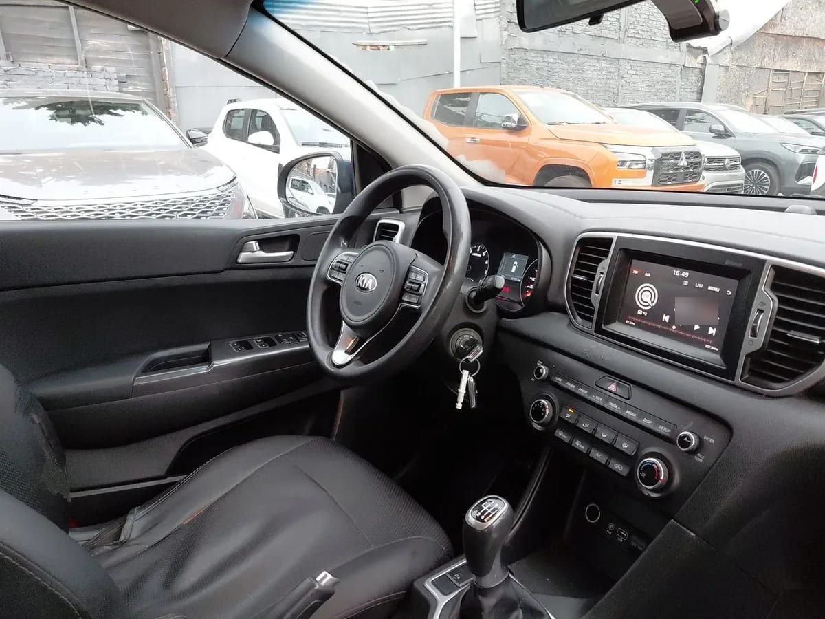 Kia Sportage 2.0 Lx 2wd Ac 6mt 5p año 2018