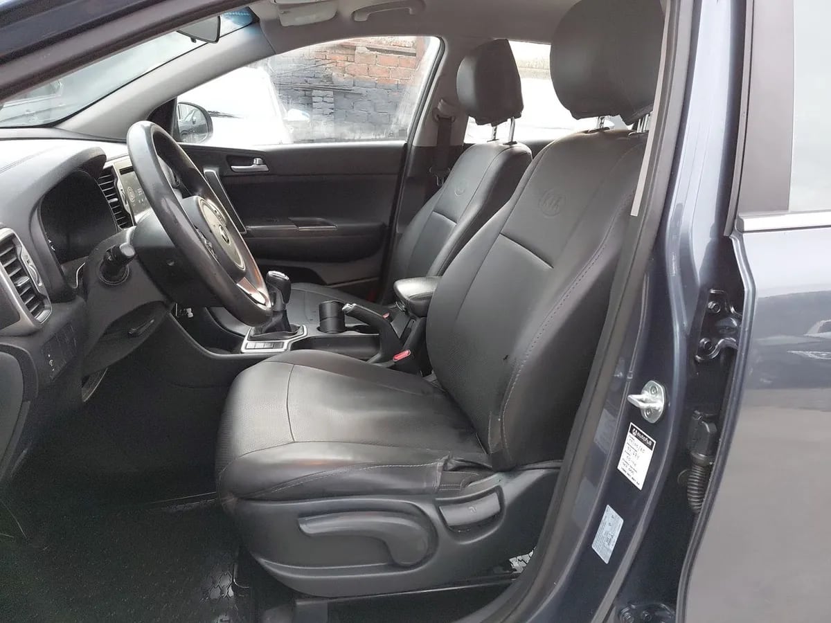Kia Sportage 2.0 Lx 2wd Ac 6mt 5p año 2018