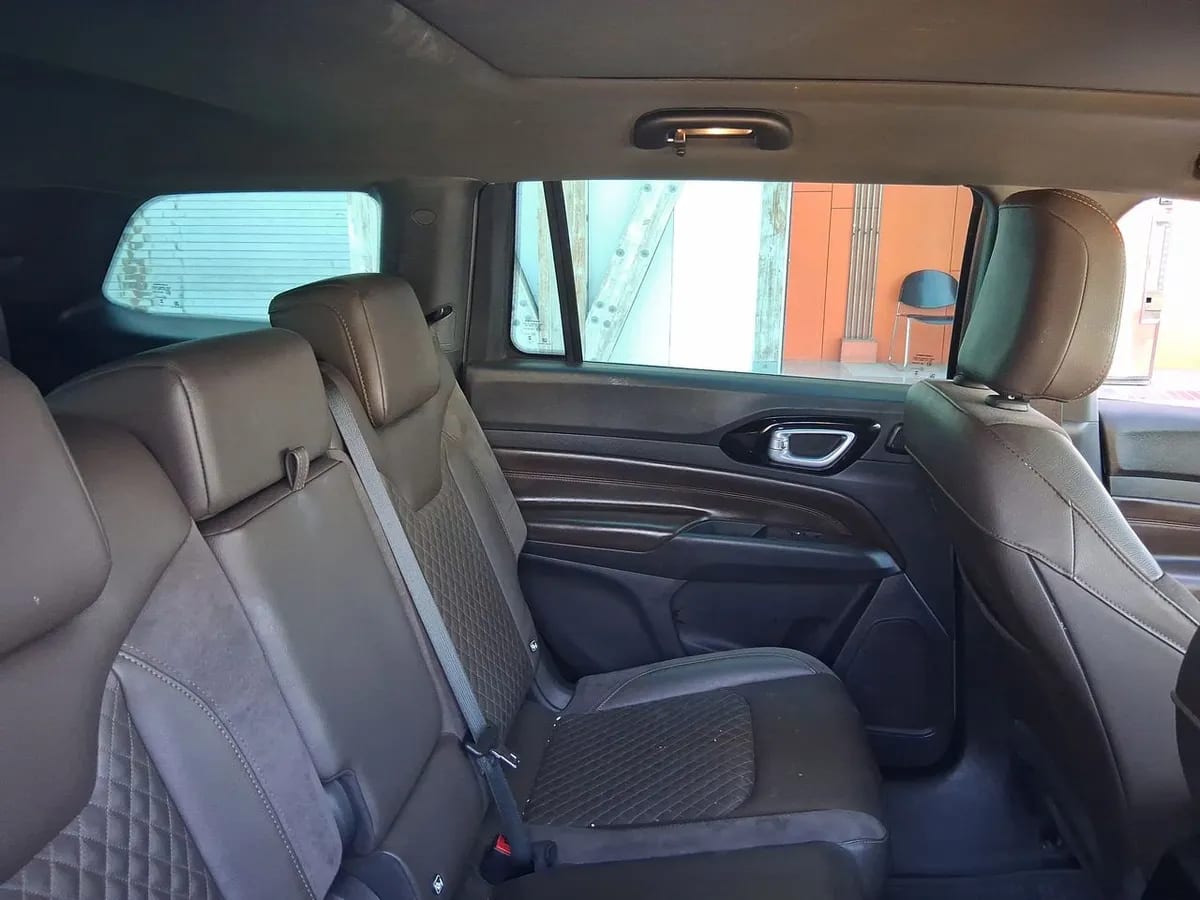 Jeep Commander 2.0t Overland Td380 Dies 4x4 9at 5p año 2023