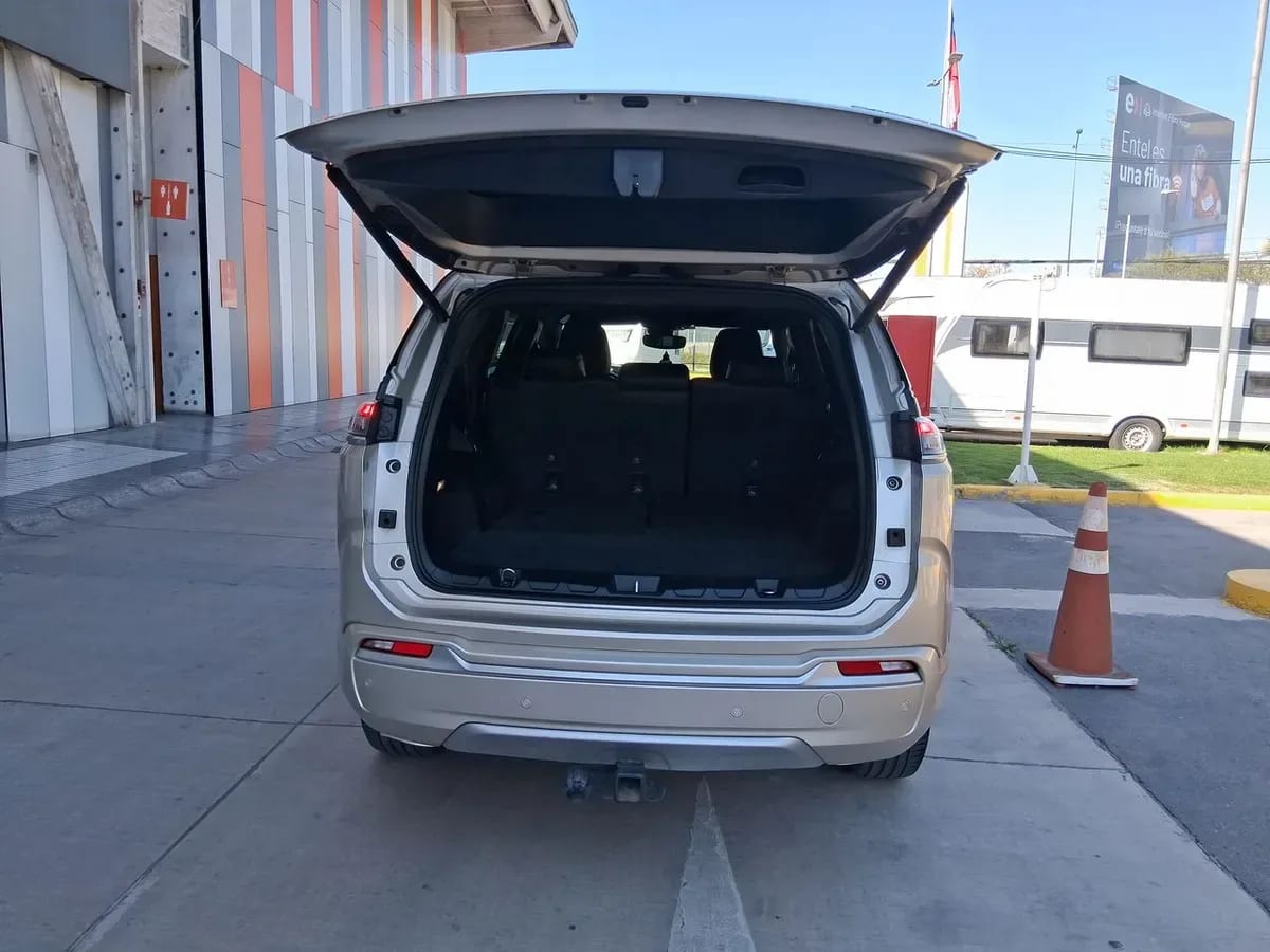 Jeep Commander 2.0t Overland Td380 Dies 4x4 9at 5p año 2023