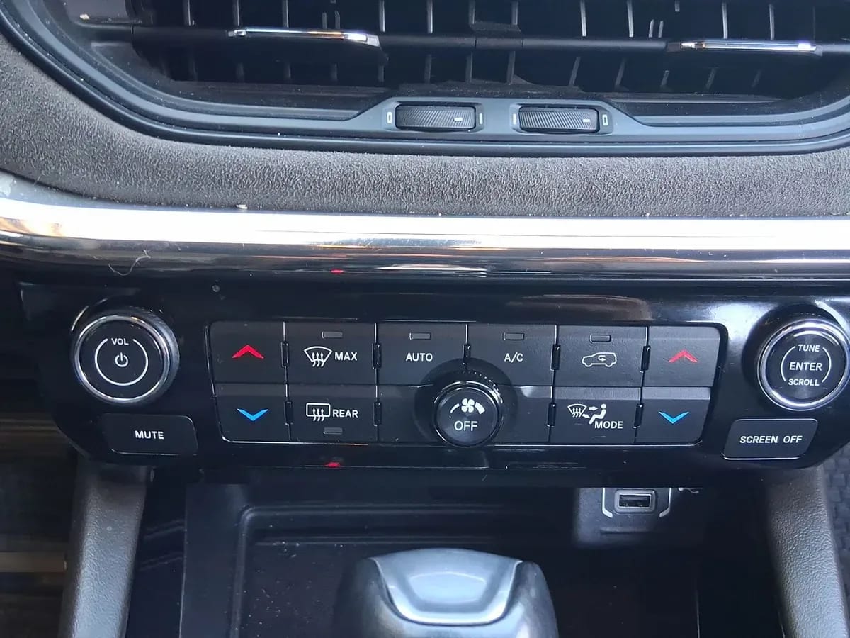 Jeep Commander 2.0t Overland Td380 Dies 4x4 9at 5p año 2023