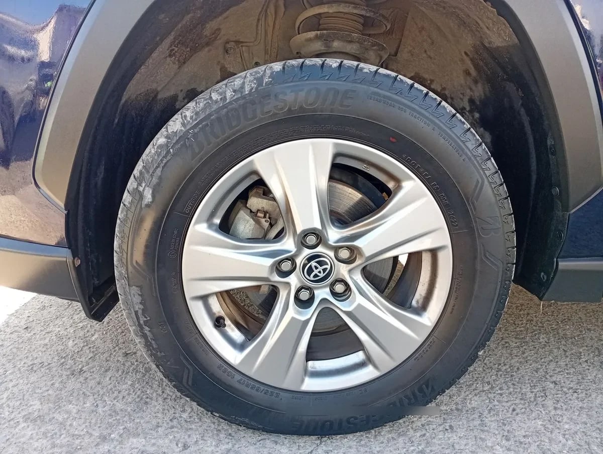 Toyota Rav 4 2.0 Le 4x4 Mt 5p año 2023