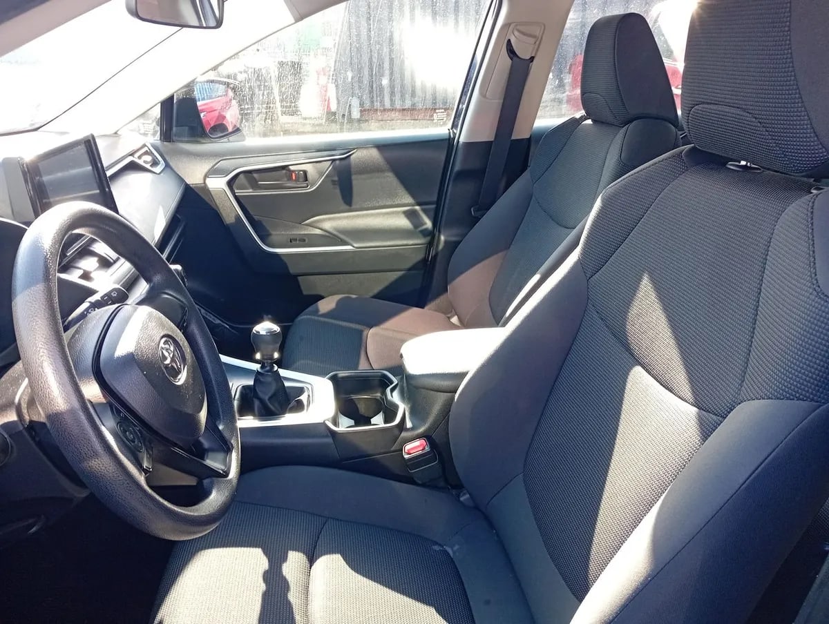 Toyota Rav 4 2.0 Le 4x4 Mt 5p año 2023