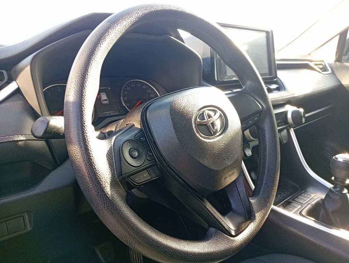 Toyota Rav 4 2.0 Le 4x4 Mt 5p año 2023