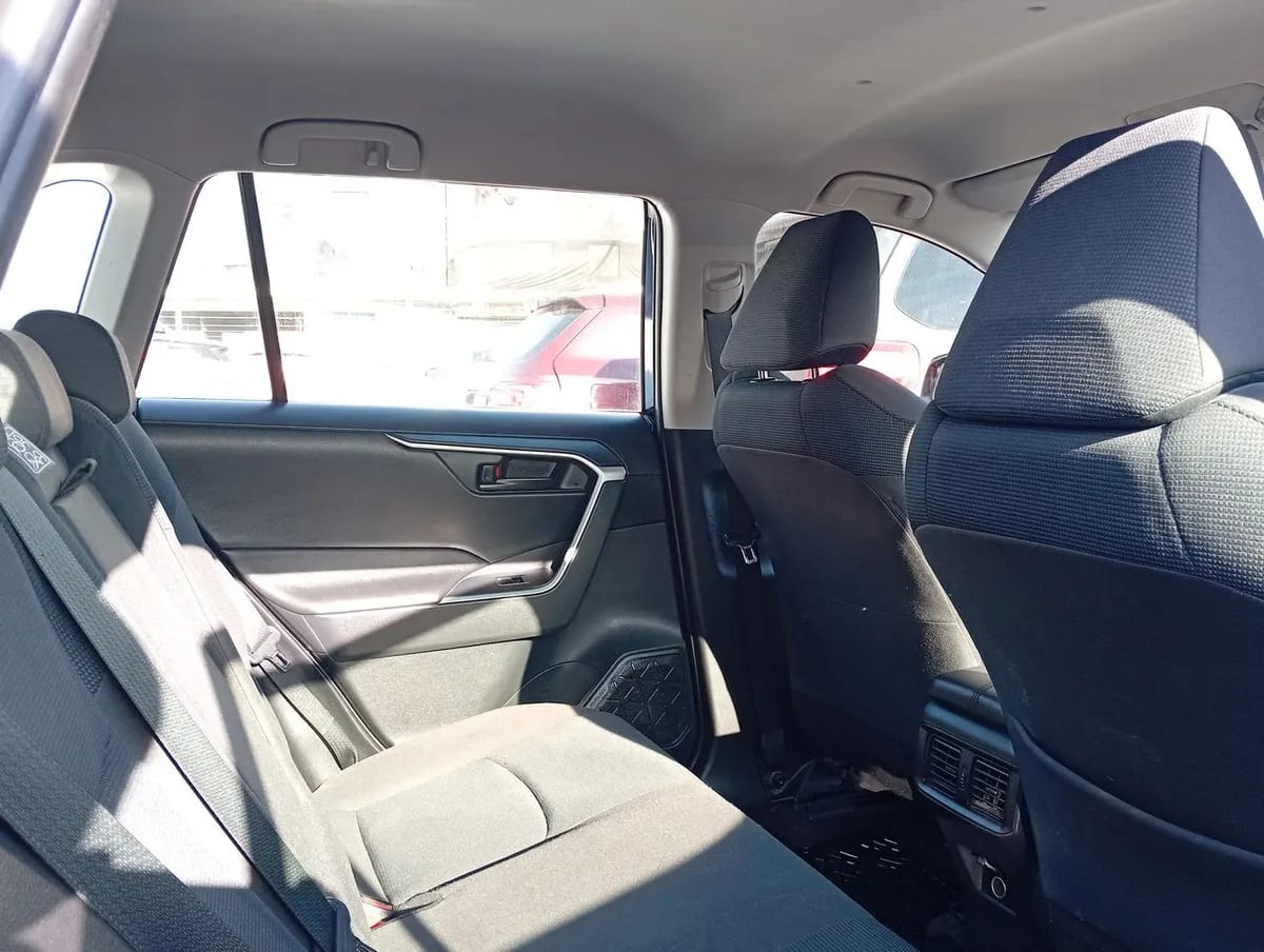 Toyota Rav 4 2.0 Le 4x4 Mt 5p año 2023