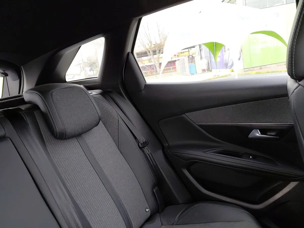 Peugeot 3008 1.5 Allure Pack Bluehdi 130 4x2 Eat8 5p año 2024
