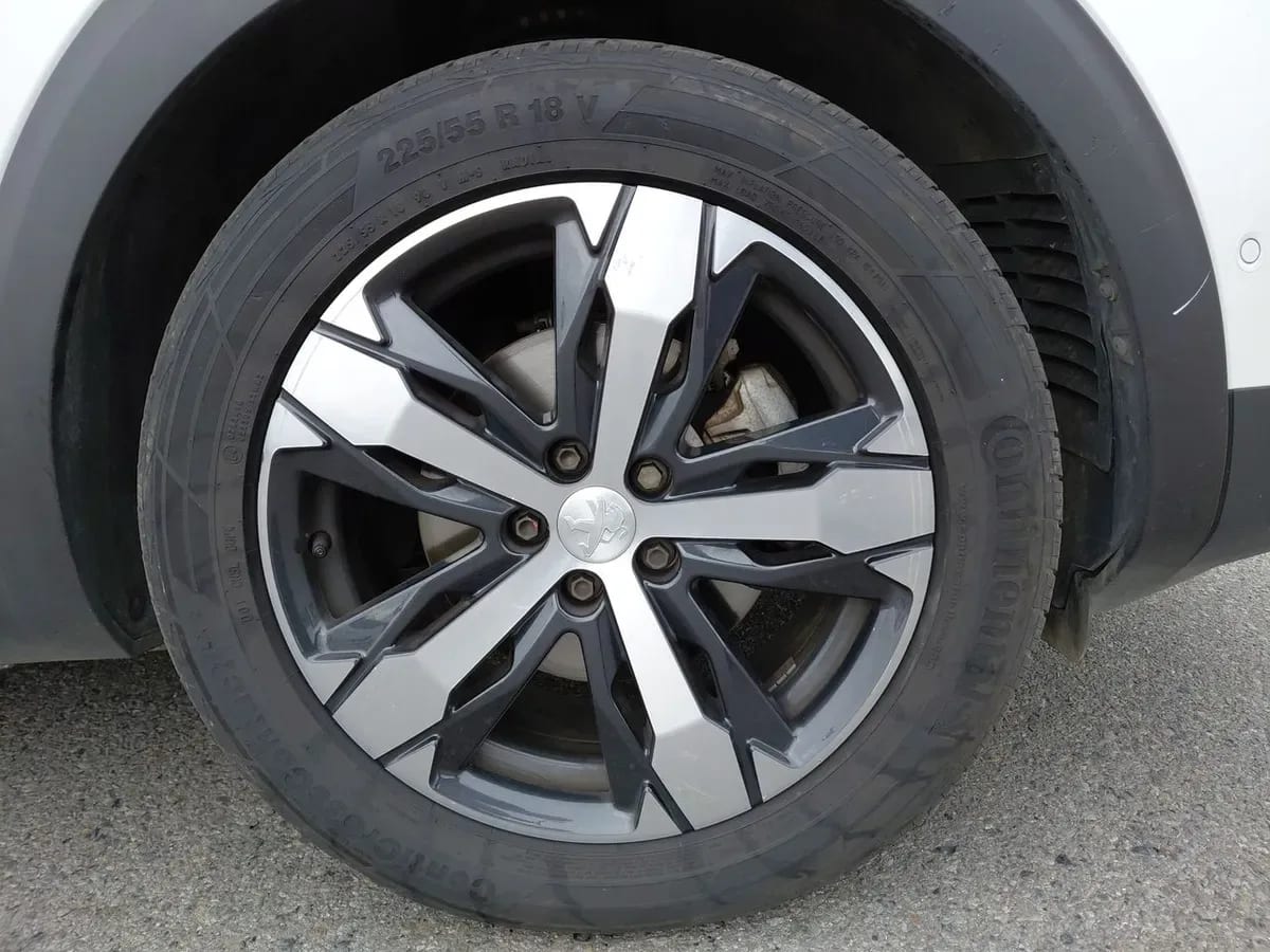 Peugeot 3008 1.5 Allure Pack Bluehdi 130 4x2 Eat8 5p año 2024