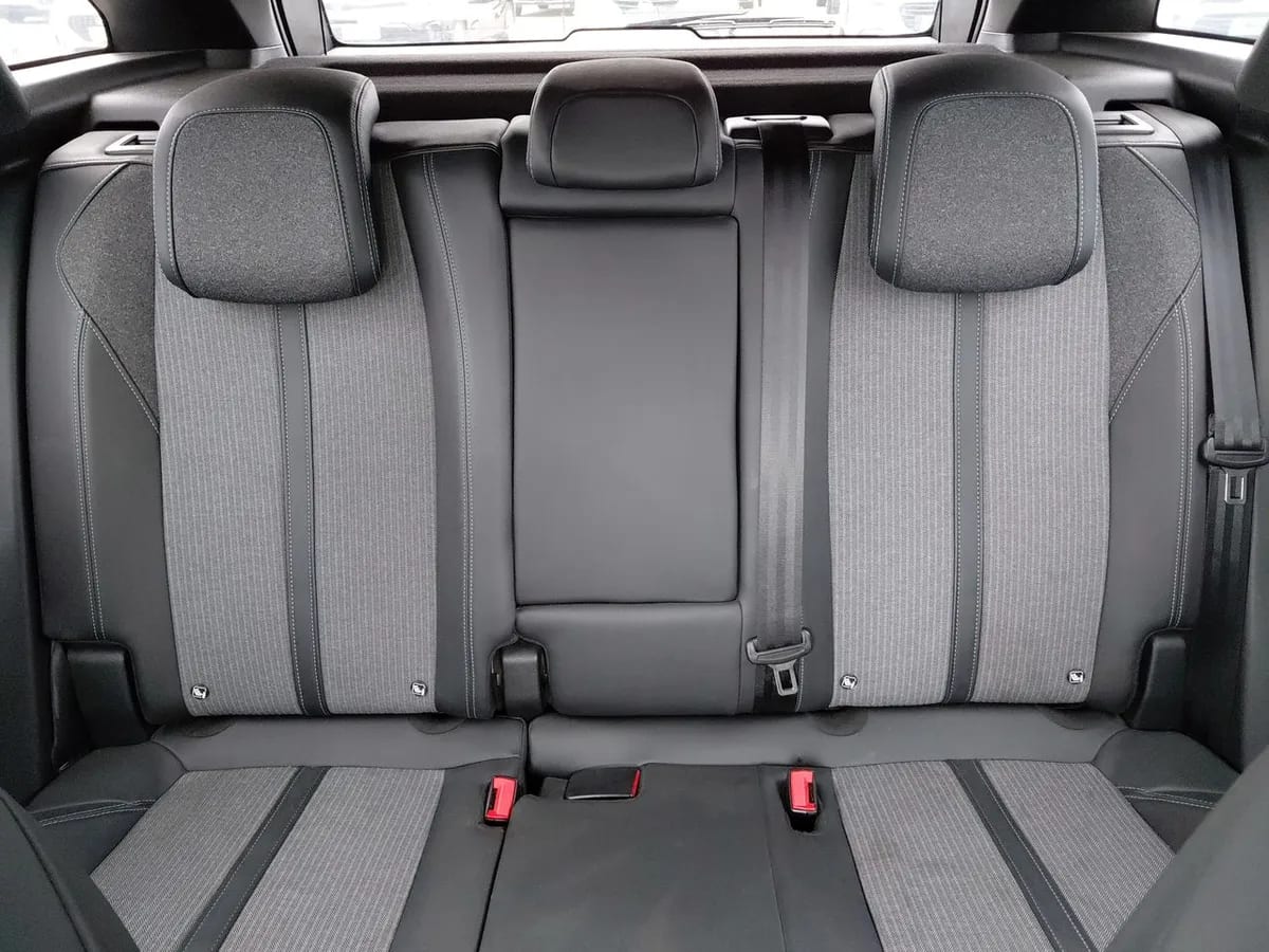 Peugeot 3008 1.5 Allure Pack Bluehdi 130 4x2 Eat8 5p año 2024