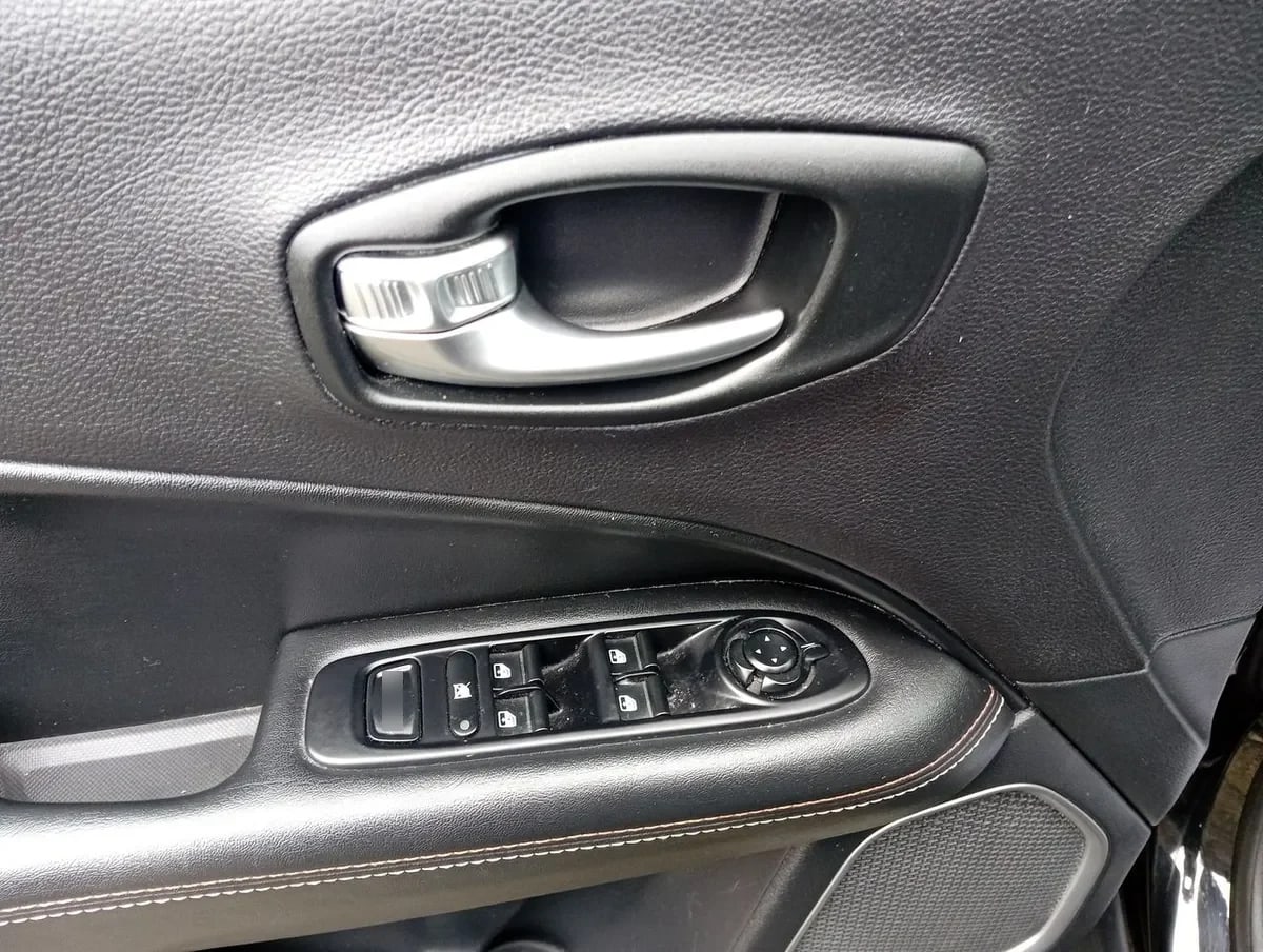 Jeep Compass 2.4 Longitude 4x4 Radio 7 9at 5p año 2019