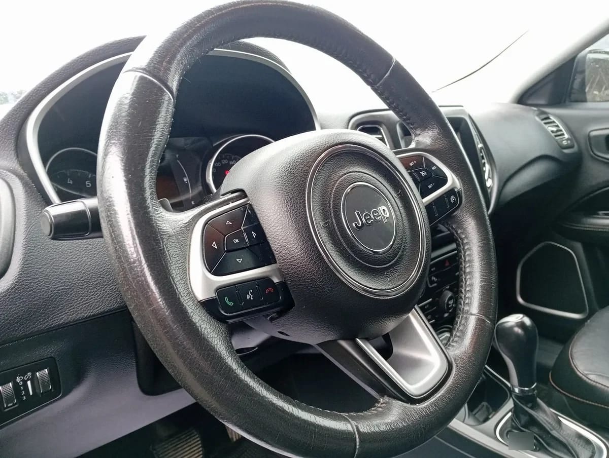 Jeep Compass 2.4 Longitude 4x4 Radio 7 9at 5p año 2019