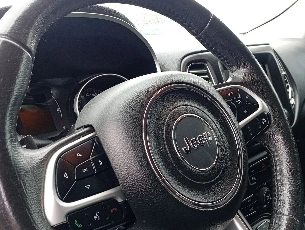 Jeep Compass 2.4 Longitude 4x4 Radio 7 9at 5p año 2019