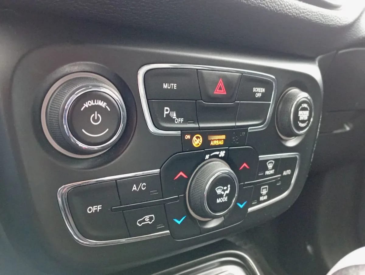 Jeep Compass 2.4 Longitude 4x4 Radio 7 9at 5p año 2019