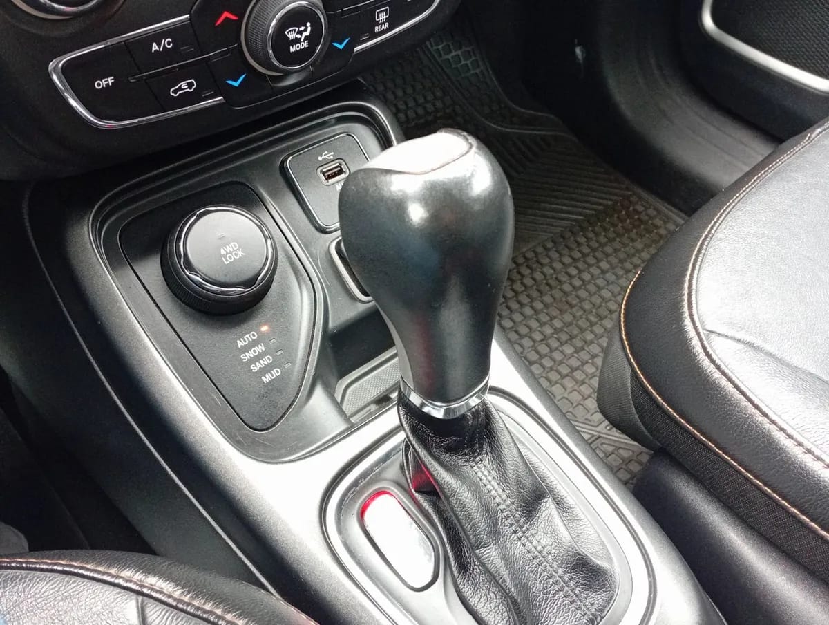 Jeep Compass 2.4 Longitude 4x4 Radio 7 9at 5p año 2019