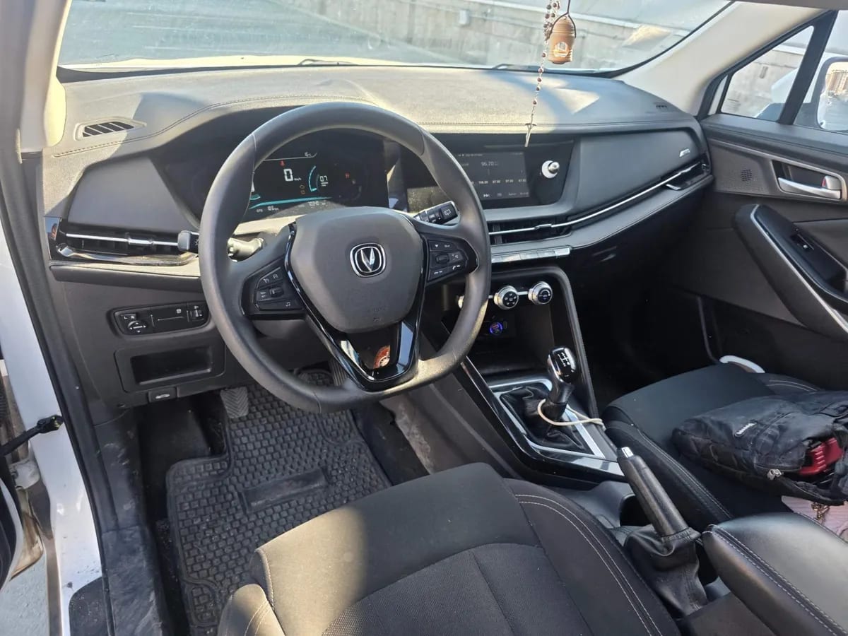 Changan Cs15 1.5 Luxury 4x2 Mt 5p año 2023