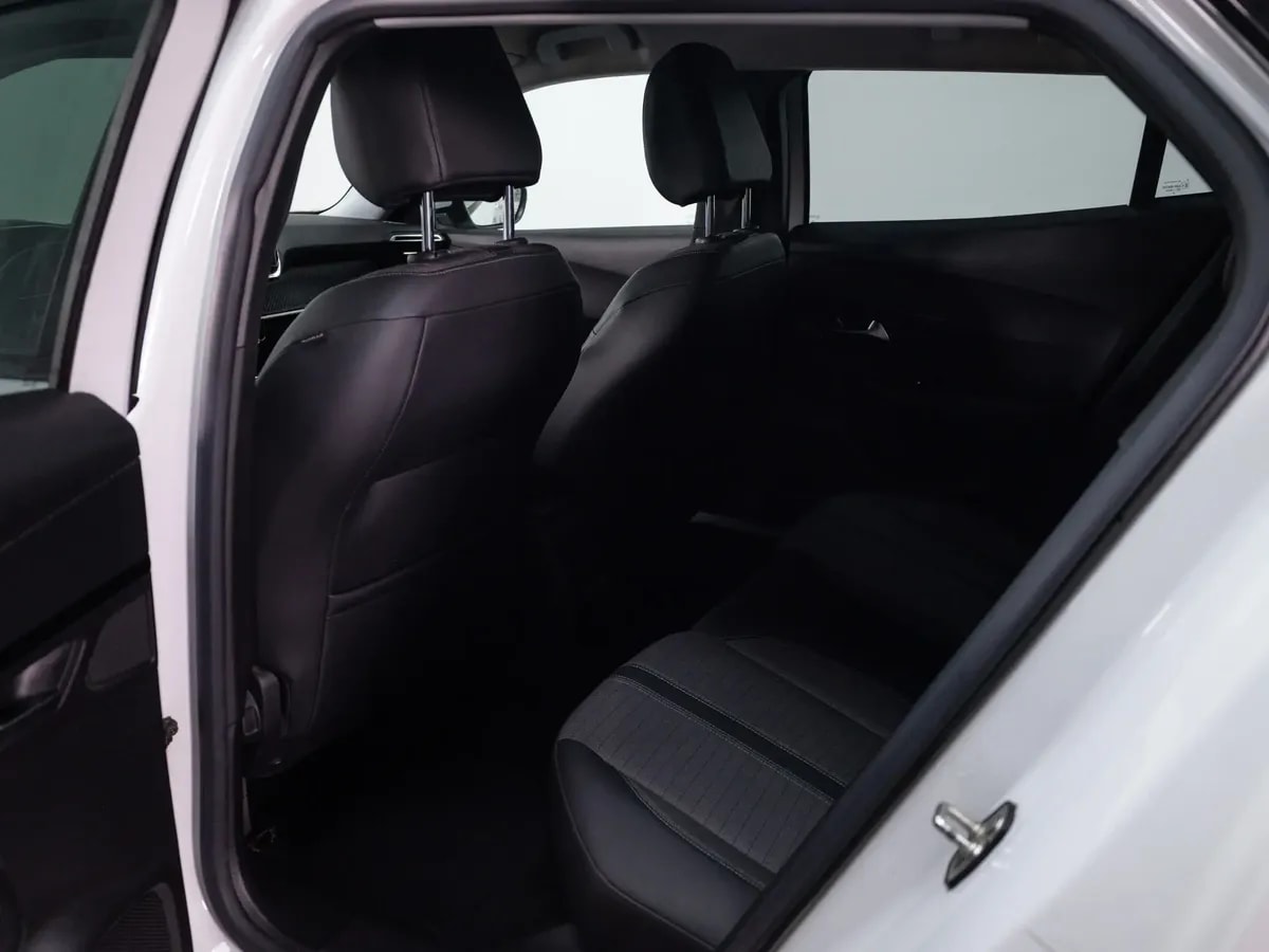 Peugeot Nuevo 2008 2008 1.2 Allure Pack Puretech 130 At año 2021