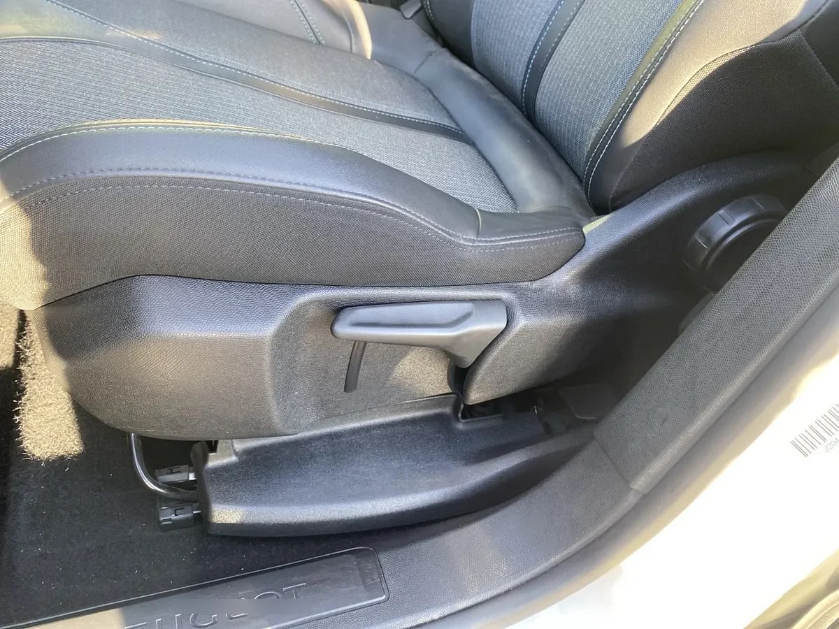 Peugeot 3008 1.6 Allure Pack Thp 165 4x2 Eat6 5p año 2024