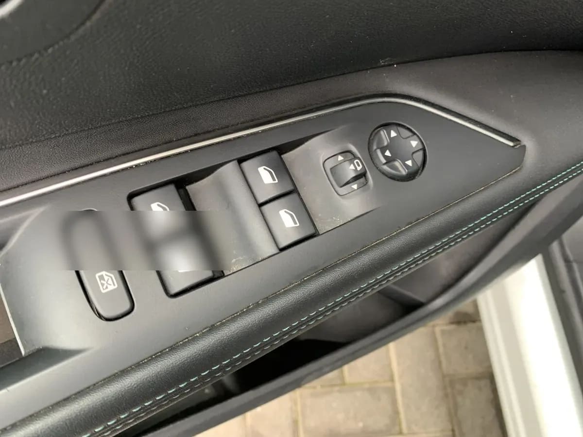 Peugeot 3008 1.6 Allure Pack Thp 165 4x2 Eat6 5p año 2024