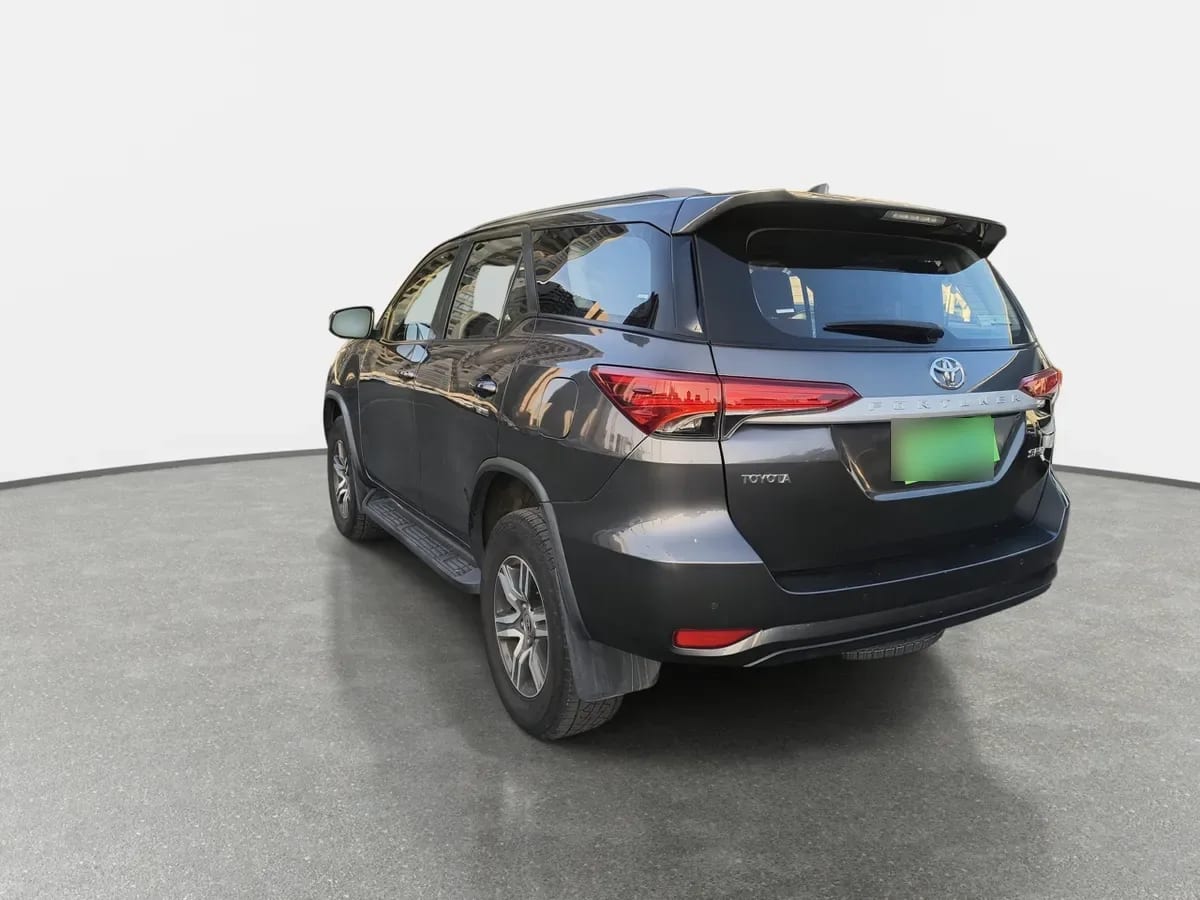 Toyota Fortunner 2.7 Sr5 4x2 At 5p año 2022