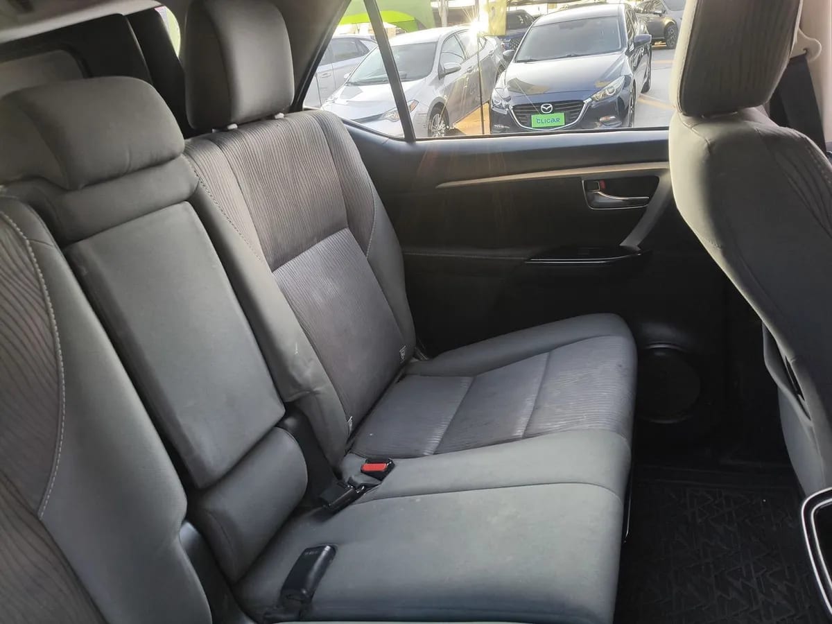 Toyota Fortunner 2.7 Sr5 4x2 At 5p año 2022