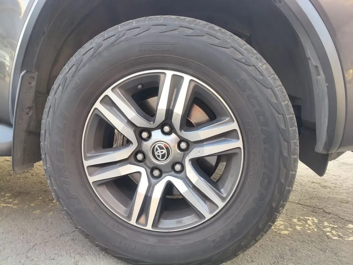 Toyota Fortunner 2.7 Sr5 4x2 At 5p año 2022
