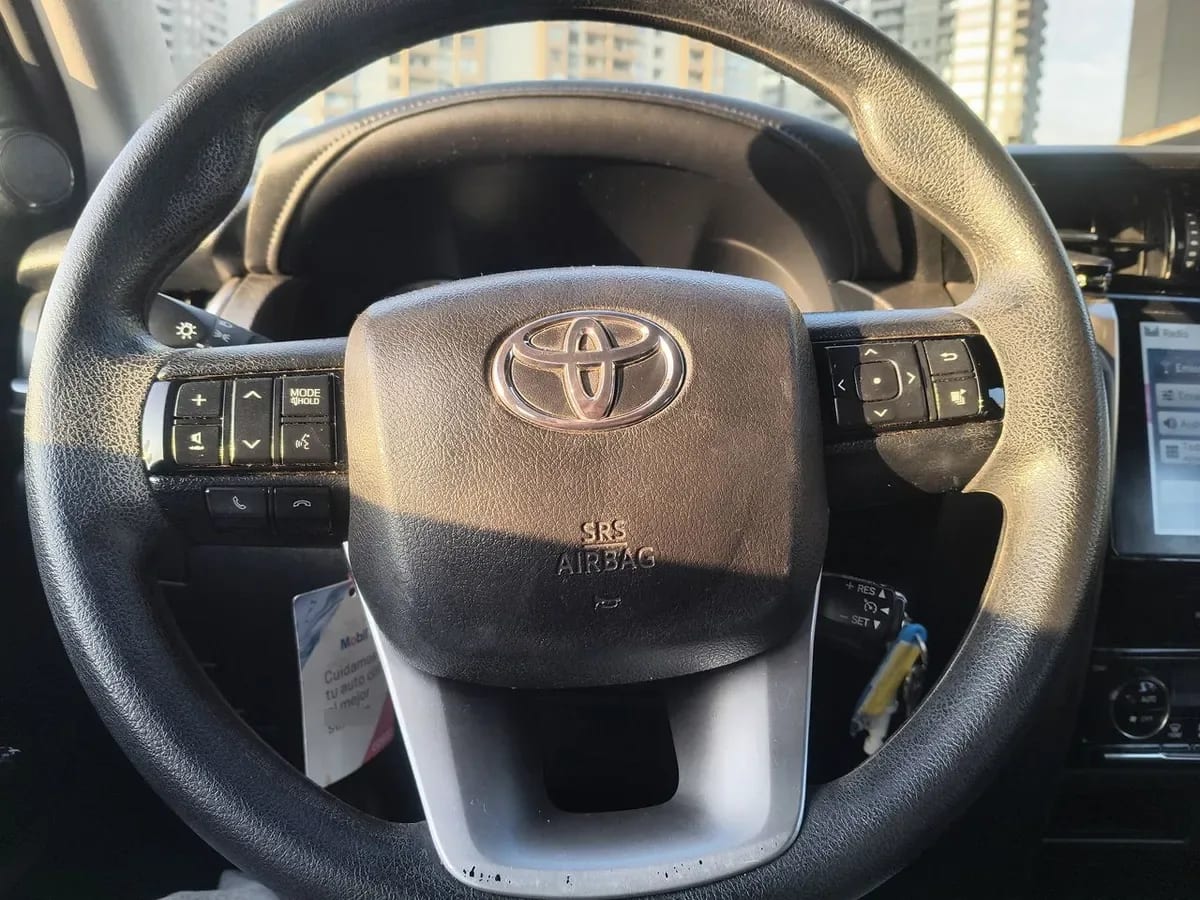 Toyota Fortunner 2.7 Sr5 4x2 At 5p año 2022