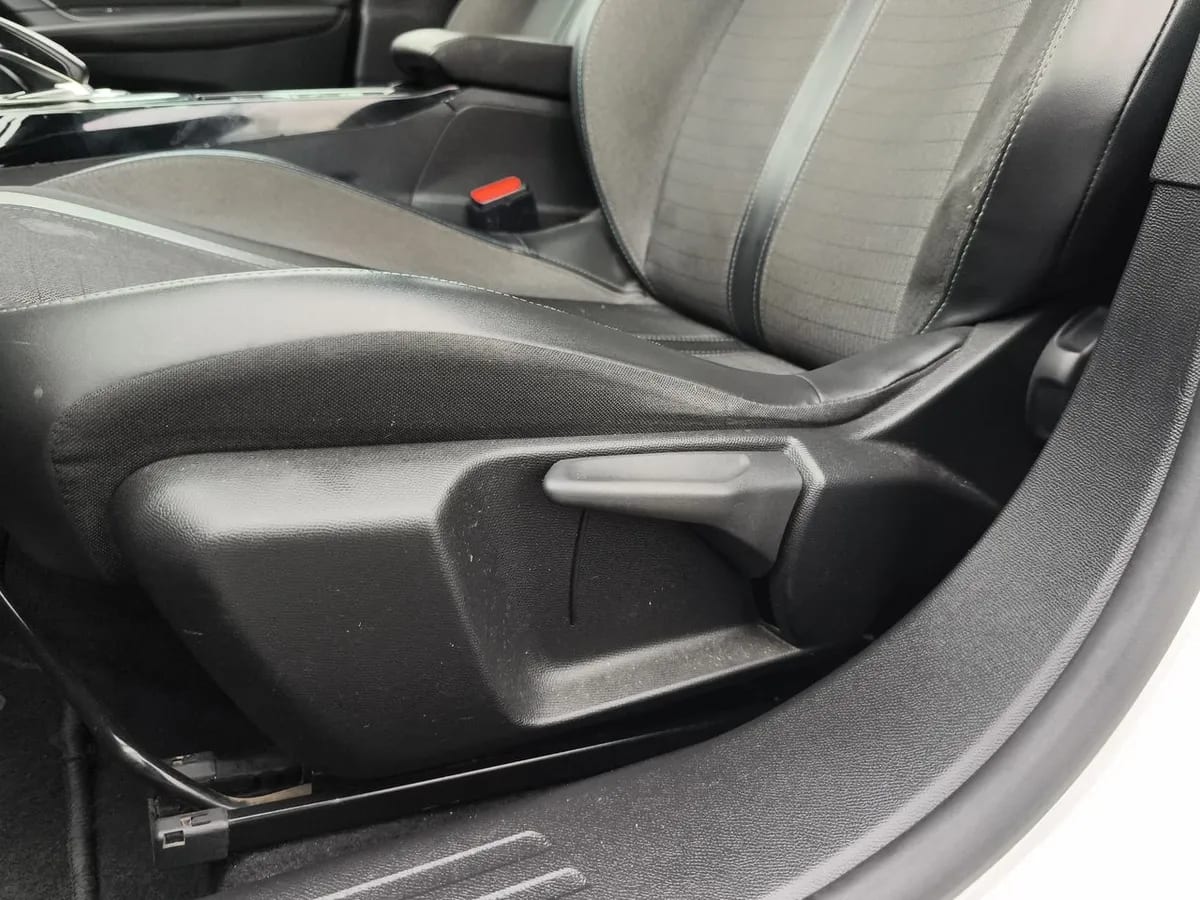 Peugeot 2008 1.2 Active Puretech 4x2 130 Eat8 5p año 2021