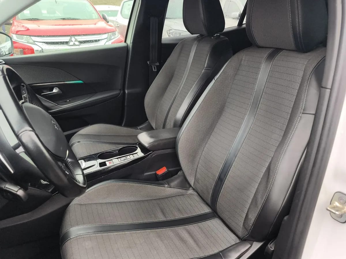 Peugeot 2008 1.2 Active Puretech 4x2 130 Eat8 5p año 2021