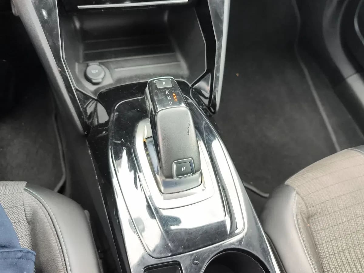 Peugeot 2008 1.2 Active Puretech 4x2 130 Eat8 5p año 2021