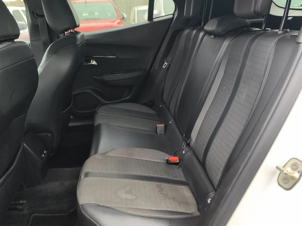 Peugeot 2008 1.2 Active Puretech 4x2 130 Eat8 5p año 2021