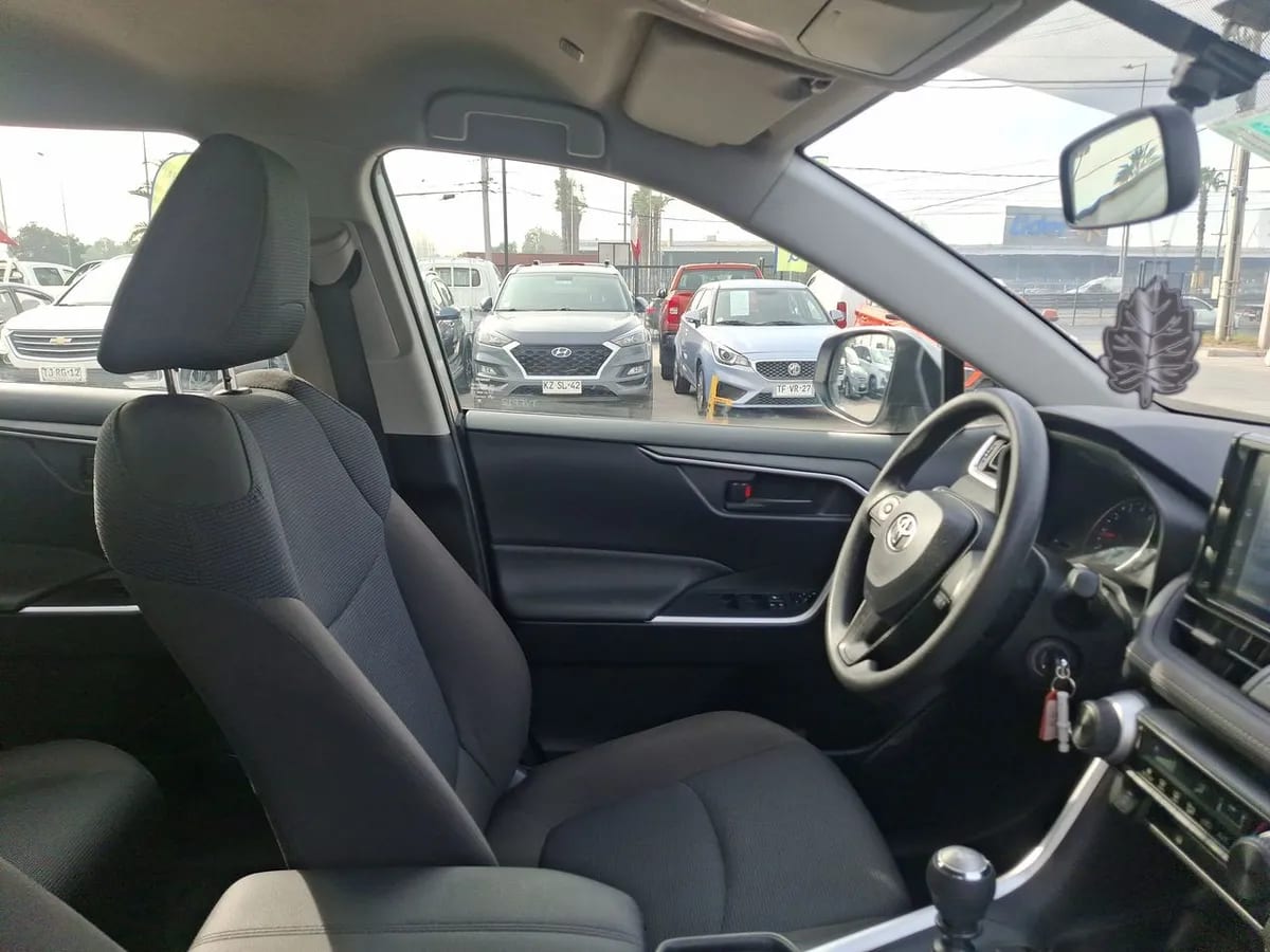 Toyota Rav 4 2.0 Le 4x2 Mt 5p año 2025