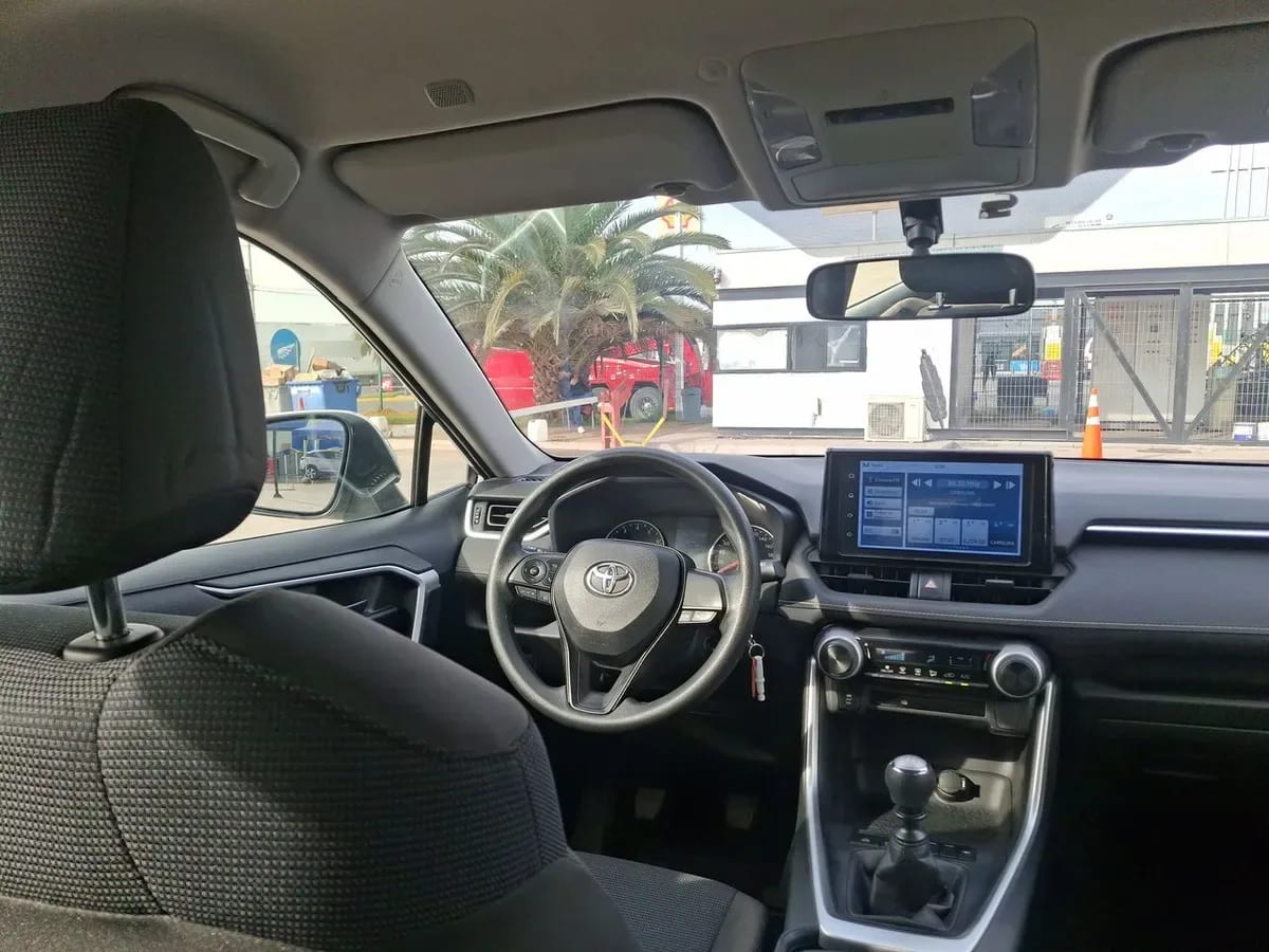 Toyota Rav 4 2.0 Le 4x2 Mt 5p año 2025