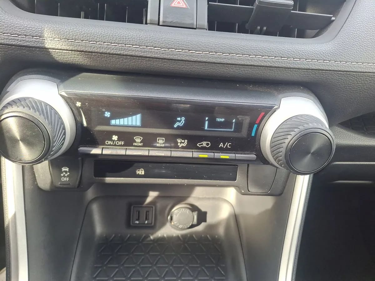 Toyota Rav 4 2.0 Le 4x2 Mt 5p año 2025