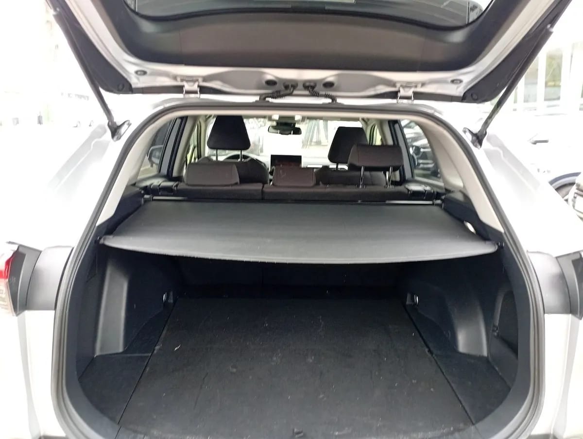 Toyota Rav 4 2.5 Xle Hybrid Hv 4x2 Cvt At 5p año 2023