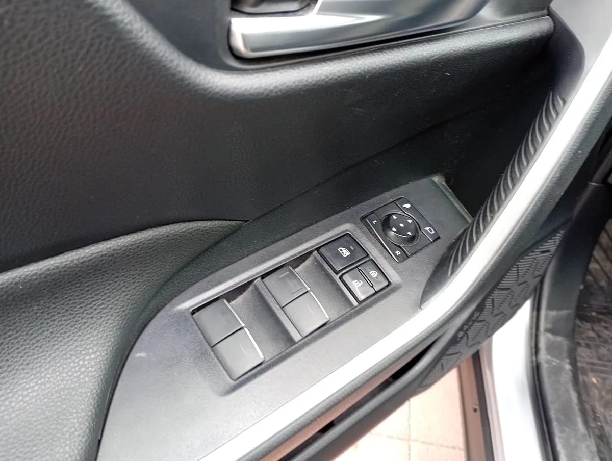 Toyota Rav 4 2.5 Xle Hybrid Hv 4x2 Cvt At 5p año 2023