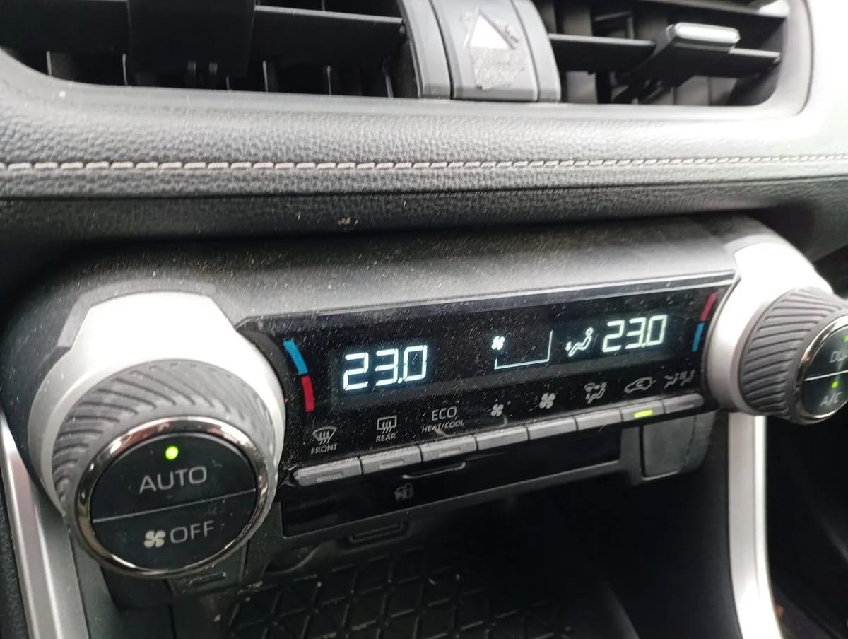 Toyota Rav 4 2.5 Xle Hybrid Hv 4x2 Cvt At 5p año 2023