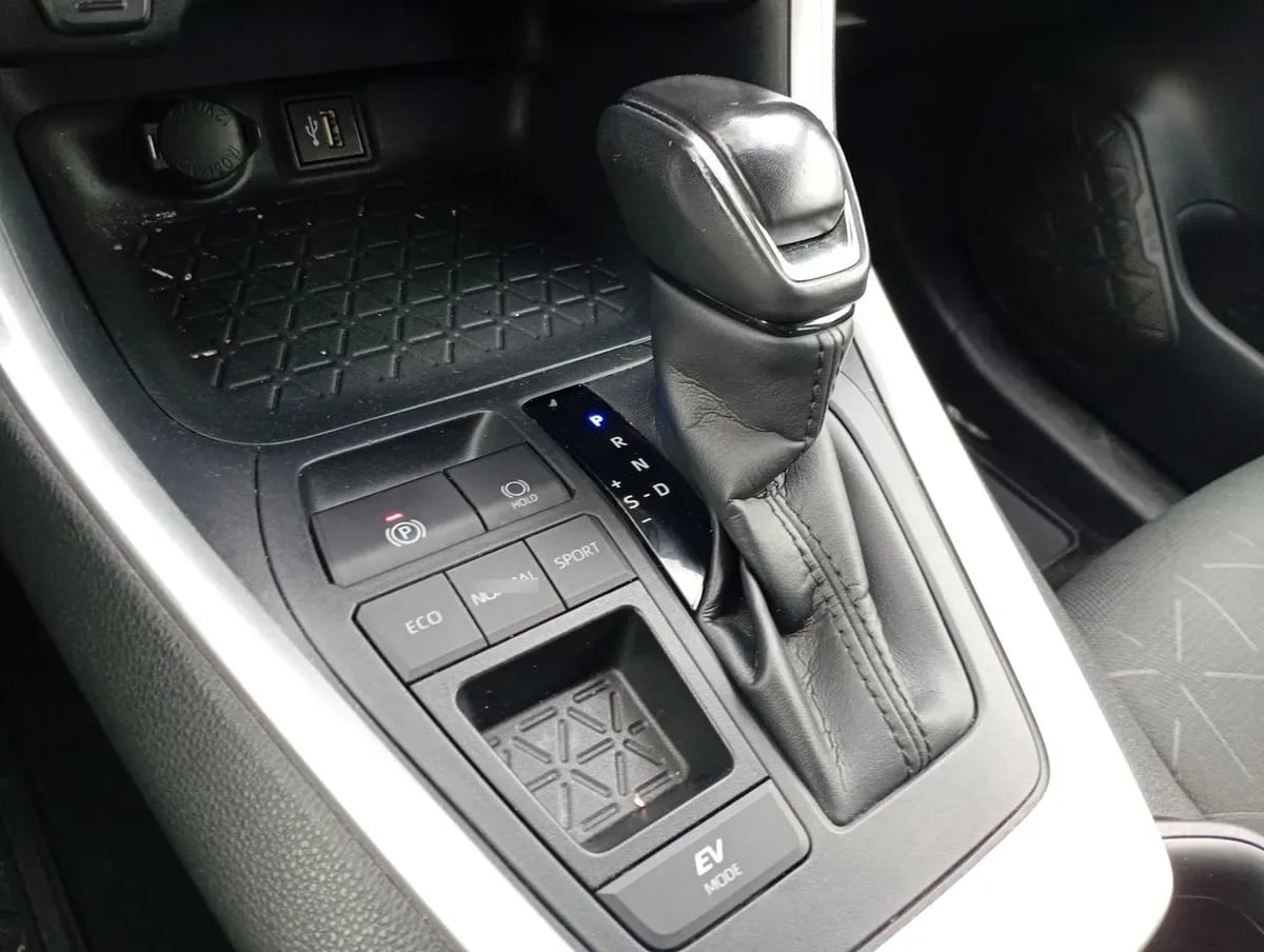 Toyota Rav 4 2.5 Xle Hybrid Hv 4x2 Cvt At 5p año 2023