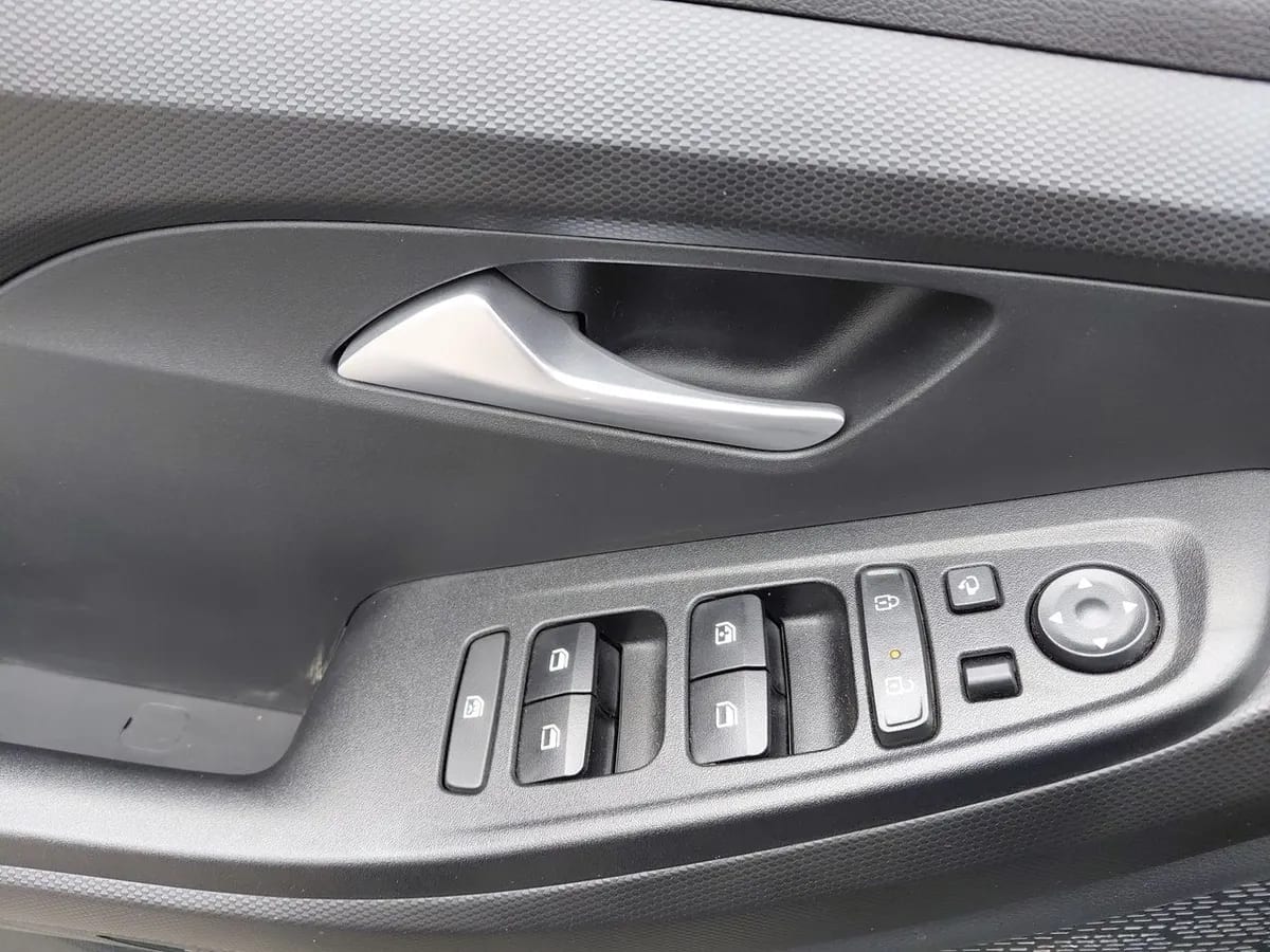 Hyundai Creta 1.5 Design Su2id 4x2 Mt 5p año 2025