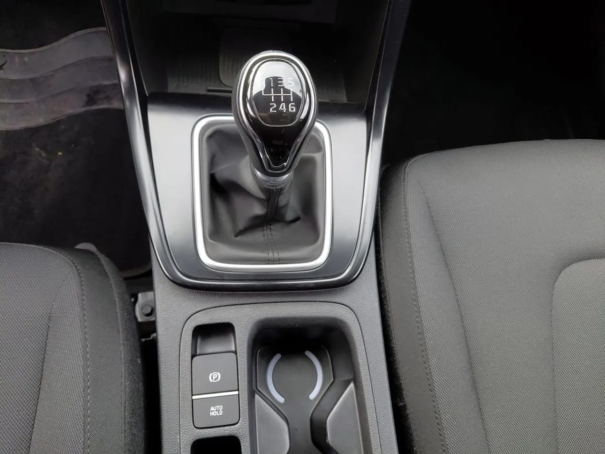 Hyundai Creta 1.5 Design Su2id 4x2 Mt 5p año 2025