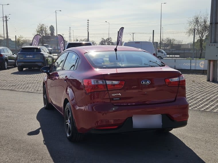 Kia Rio 4 Ex Mt 1.4 año 2015