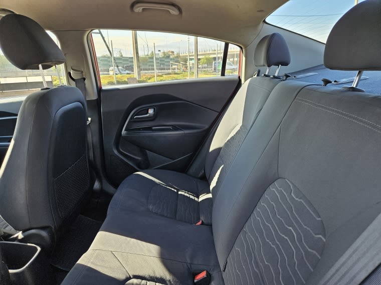 Kia Rio 4 Ex Mt 1.4 año 2015